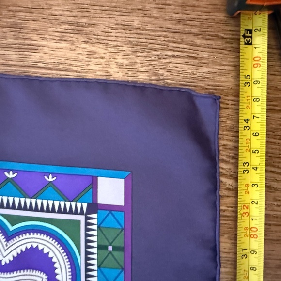 LNWT: Hermes 90 Silk Scarf with box and tag - Picture 16 of 16